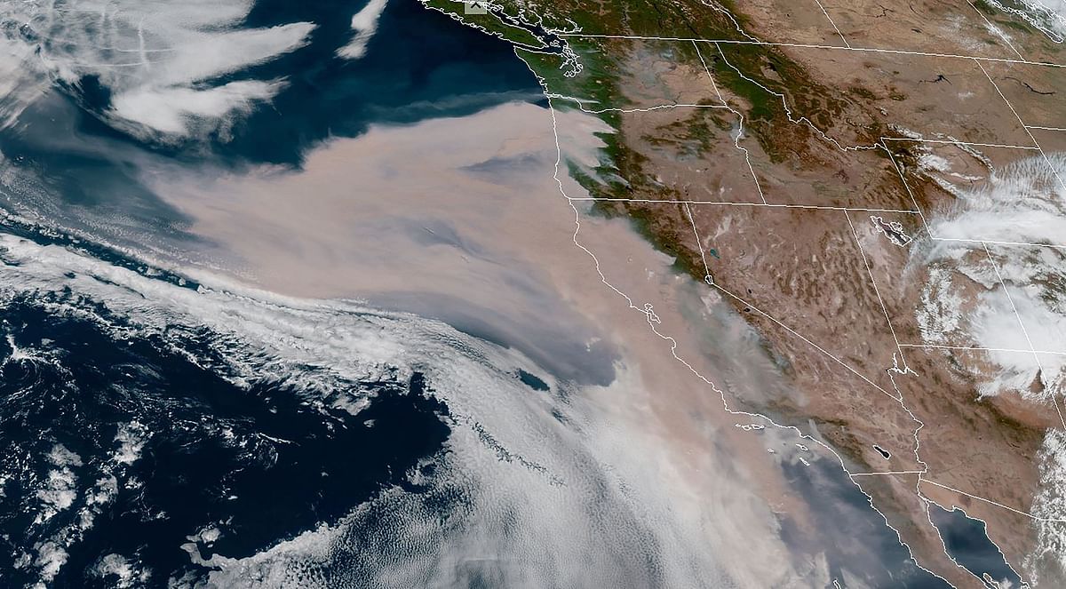 Satellite images show thick smoke plume from intense fires in the US West Coast on September 9, 2020, as 'unprecedented' wildfires fuelled by strong winds and searing temperatures rage across a wide swathe of California, Oregon and Washington. Credit: AFP Photo