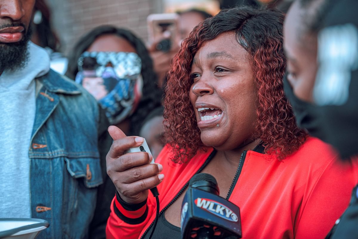 Protesters rallied in front of the Attorney General office for a decision to be made regarding the Louisville Metro police officers involved in the death of Breonna Taylor, who was fatally shot during a no-knock warrant at her apartment on March 13, 2020. Credit: AFP