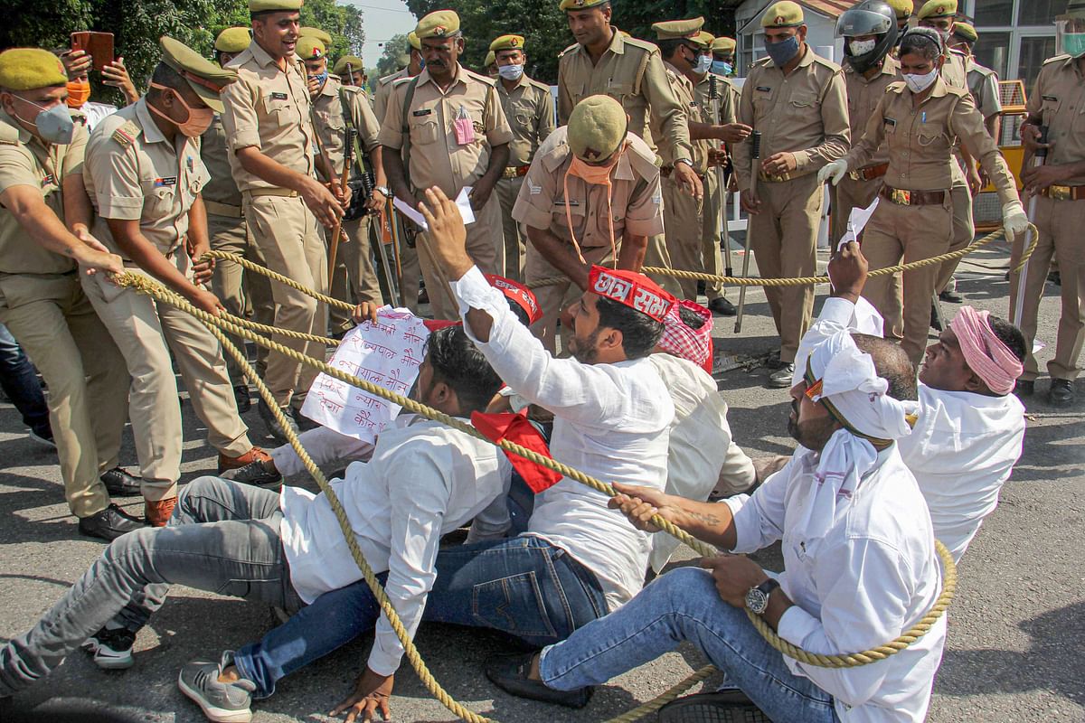 Police personnel lathi-charge on Samajwadi Party workers protesting over the death of Hathras gang-rape victim in Lucknow. Credit: PTI