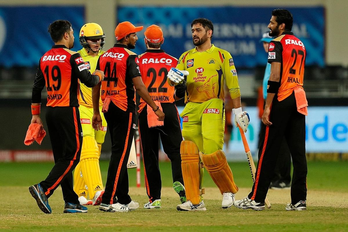 The Chennai SuperKings and The Sunrisers Hyderabad congratulating each others during the match. Credit: IPL official website (www.iplt20.com)