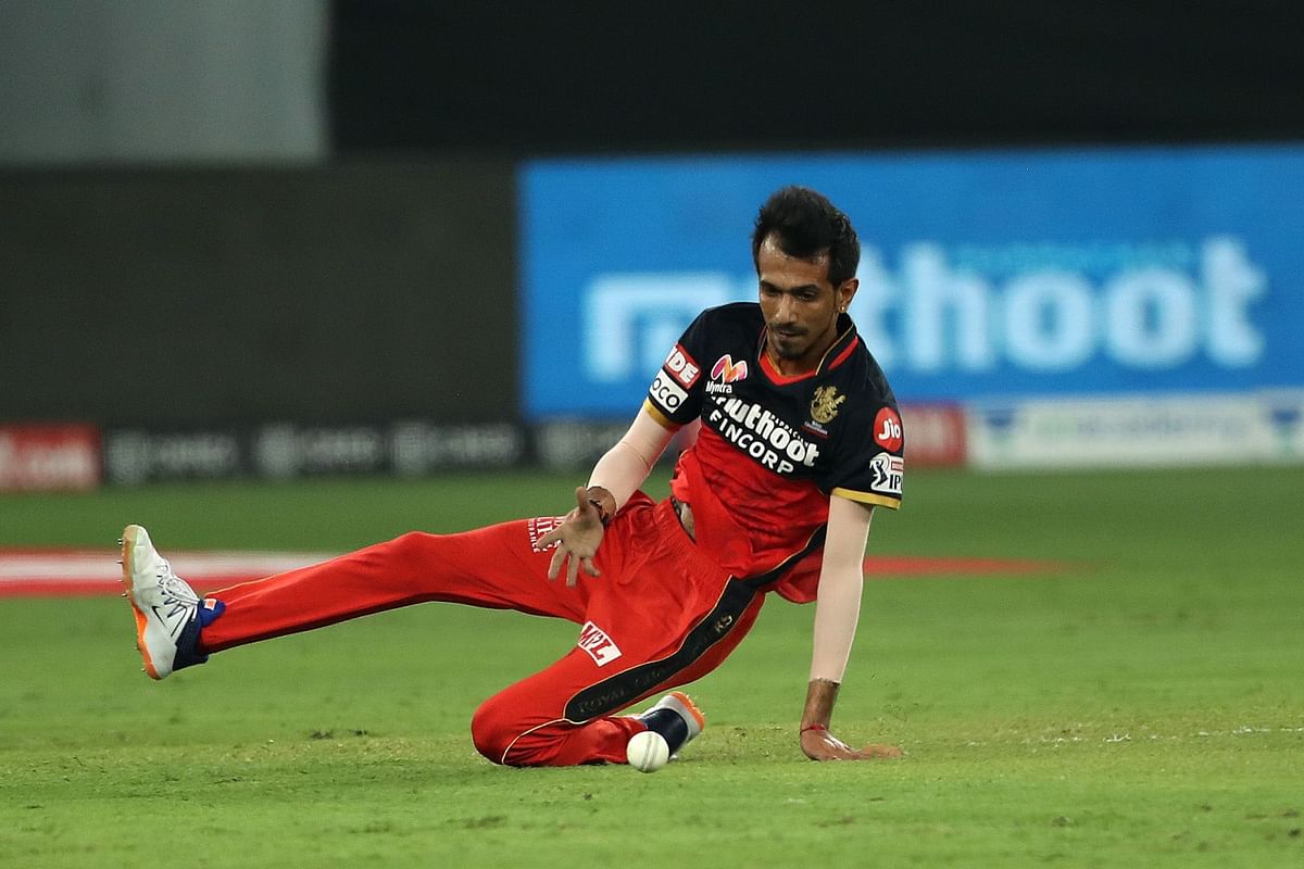 Yuzvendra Chahal of Royal Challengers Bangalore stops the ball from getting away. Credit: Iplt20.com/BCCI