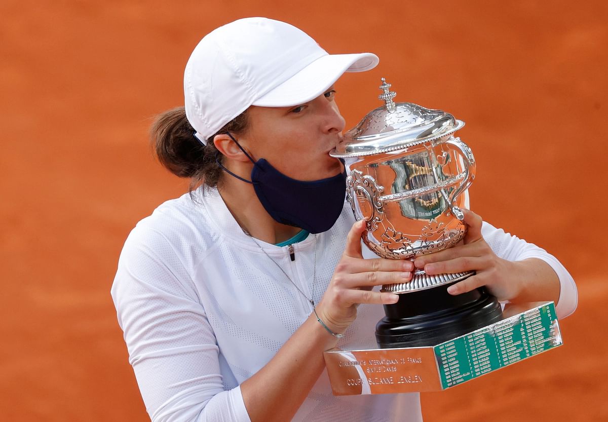 Poland's Iga Swiatek kisses the trophy as she celebrates after winning the French Open. Credit: Reuters Photo