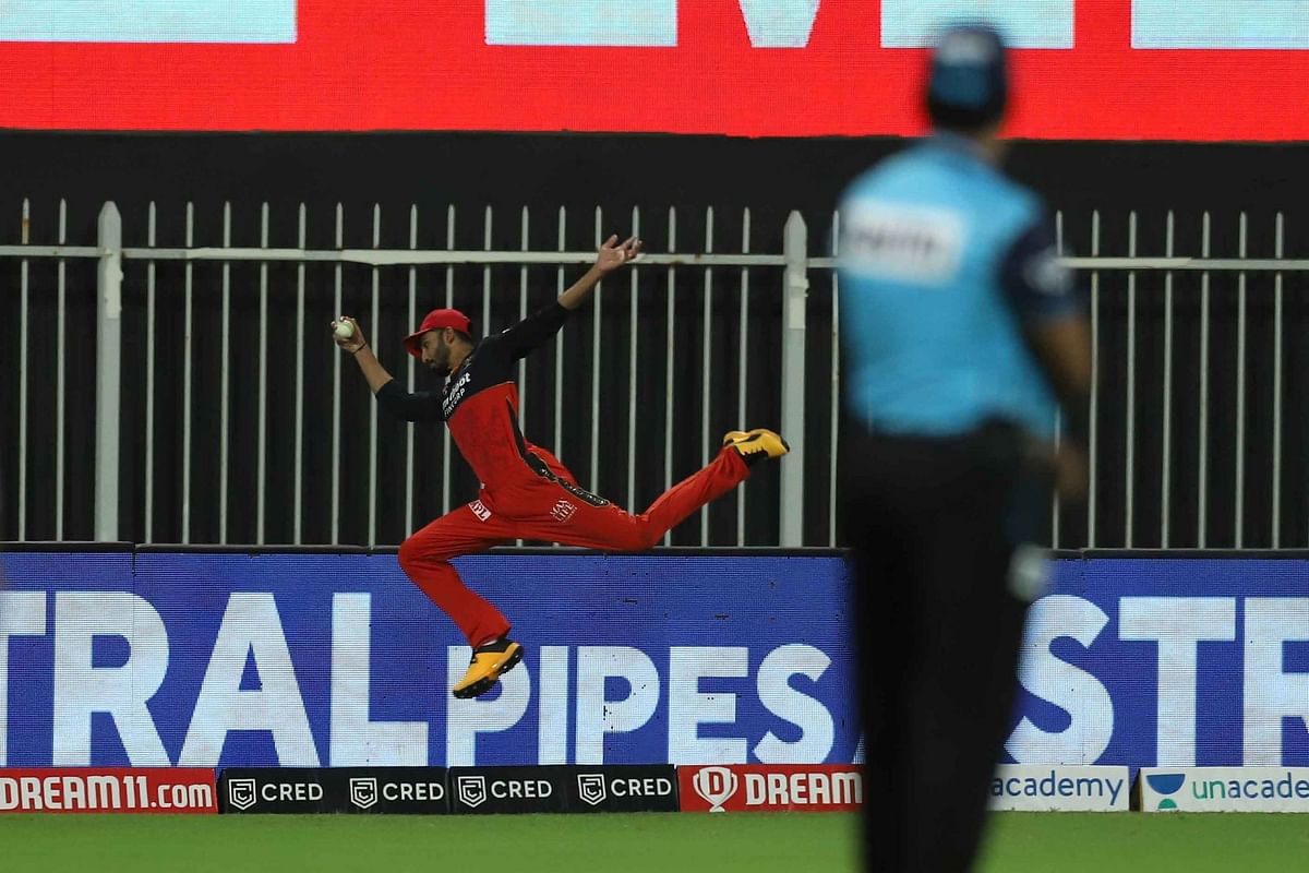 Devdutt Padikkal of Royal Challengers Bangalore tries to take catch during match 28 of season 13 of the Dream 11 Indian Premier League. Credit: IPL official website/ iplt20.com