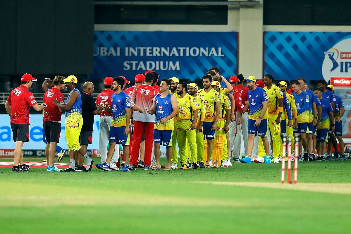 The Chennai SuperKings and The Kings XI Punjab players shaking ahnds after the match. Credit: iplt20.com, BCCI