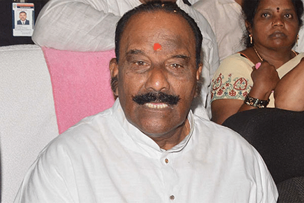 TRS Senior leader Nayini Narsimha Reddy was the Home Minister of Telangana from 2014 to 2018. He also took charge of portfolios including Prisons, Fire Services, Sainik Welfare, Labour and Employment. He tested positive for Covid-19 on 28 September 2020. His condition continued to deteriorate owing to lung infection. He passed away from extensive lung damage on 22 October. Credit: Wikipedia/Batthini Vinay Kumar Goud