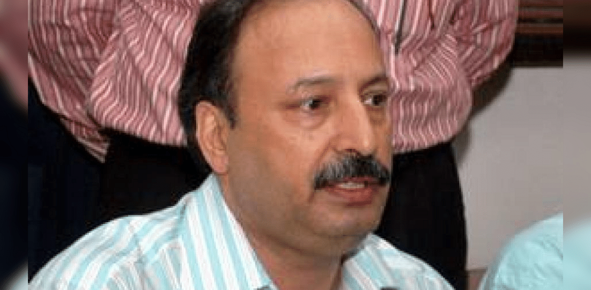 ATS chief Hemant Karkare was having his dinner when he was called to inform about the 26/11 terror attack. He went to the Chhatrapati Shivaji Maharaj Terminus at once and joined his colleagues in the operation. He defended Mumbai till his last breath until terrorists Kasab and Ismail opened fire outside the Cama Hospital. In 2009, he was posthumously given the Ashoka Chakra, India's highest peacetime gallantry decoration.
