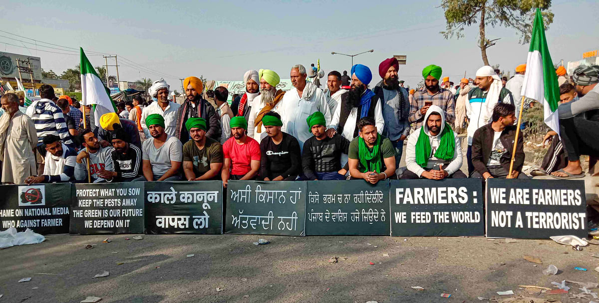 Sonepat: Farmers stage a protest at Kundli border during their 'Delhi Chalo' march against the Centre's farm reform laws