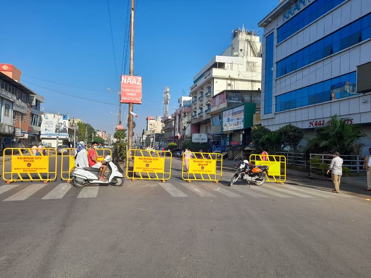 Barricades have been erected on a road leading to the bus stand in Kalaburagi. Credit: DH Photo.