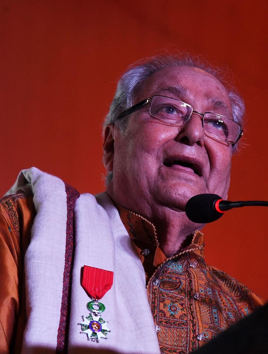 Soumitra Chatterjee | On November 15, the actor who transcended the boundaries of language, state and country to take Indian cinema to the world, died from post Covid-19 complications in a Kolkata hospital. The 85-year-old, also known as Satyajit Ray’s alter ego, was one of India’s most well known actors, feted for his performance in classics such as “Charulata” and “Ghaire Baire”. But he was more than just a Bengali star and more than just about Ray, continuing to write, critique and act till the end. Credit: AFP Photo