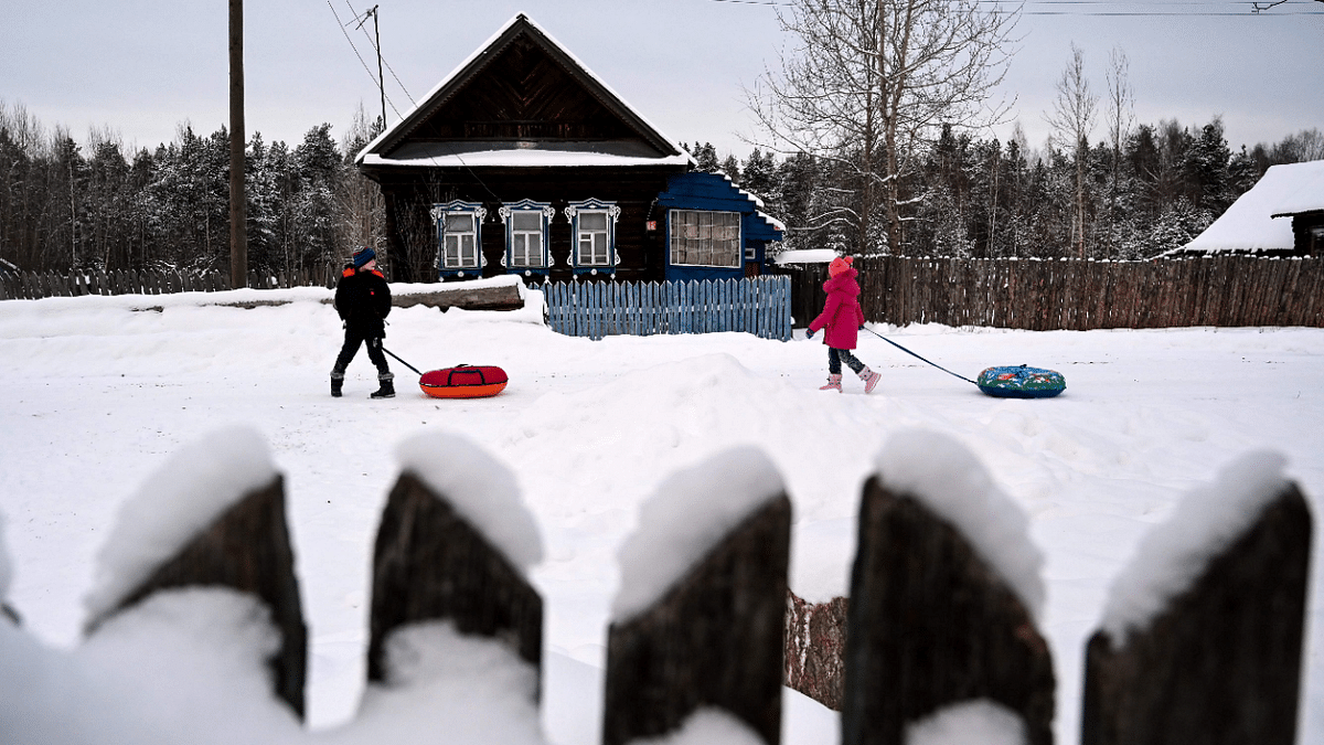 Children walk with their tubings in the village of Zolotkovsky, Vladimir region, some 300 km from Moscow. Credit: AFP Photo