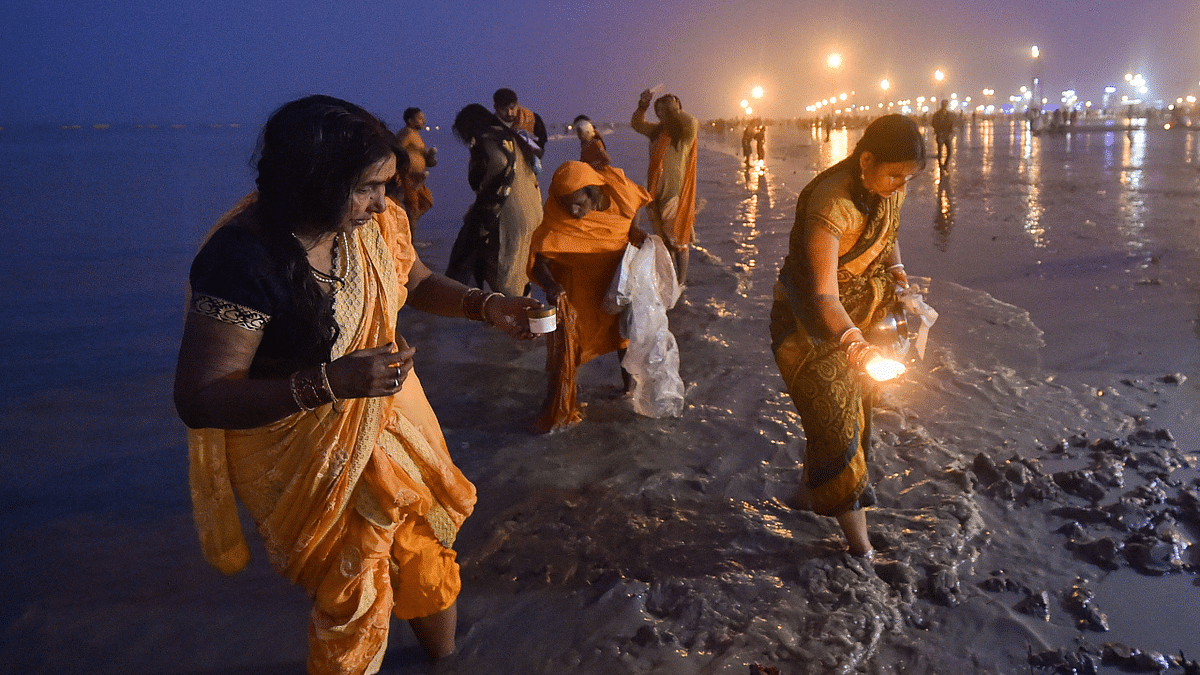Pilgrims perform rituals after taking holy dips during 'Makar Sankranti' festival celebration, at Sagar Island in South 24 Parganas district of West Bengal. Credit: PTI Photo