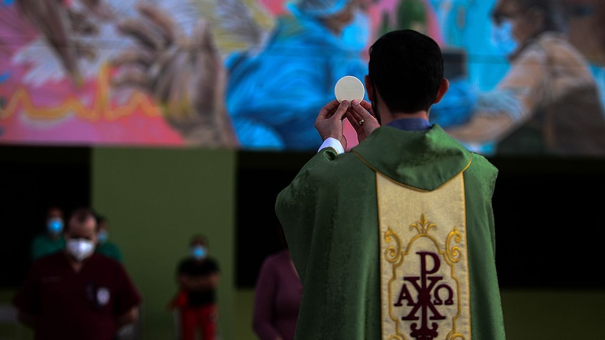 A Catholic priest conducts a mass in memory of the 79 medical doctors and at least 30 nurses, who fought in the first line and were killed by Covid-19 in Tegucigalpa, Honduras. Credit: AFP Photo.