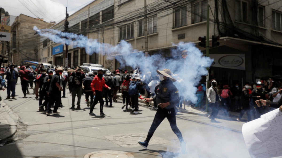 Healthcare workers clash with riot police during a protest against new government measures amidst the coronavirus disease in La Paz, Bolivia. Credit: Reuters Photo