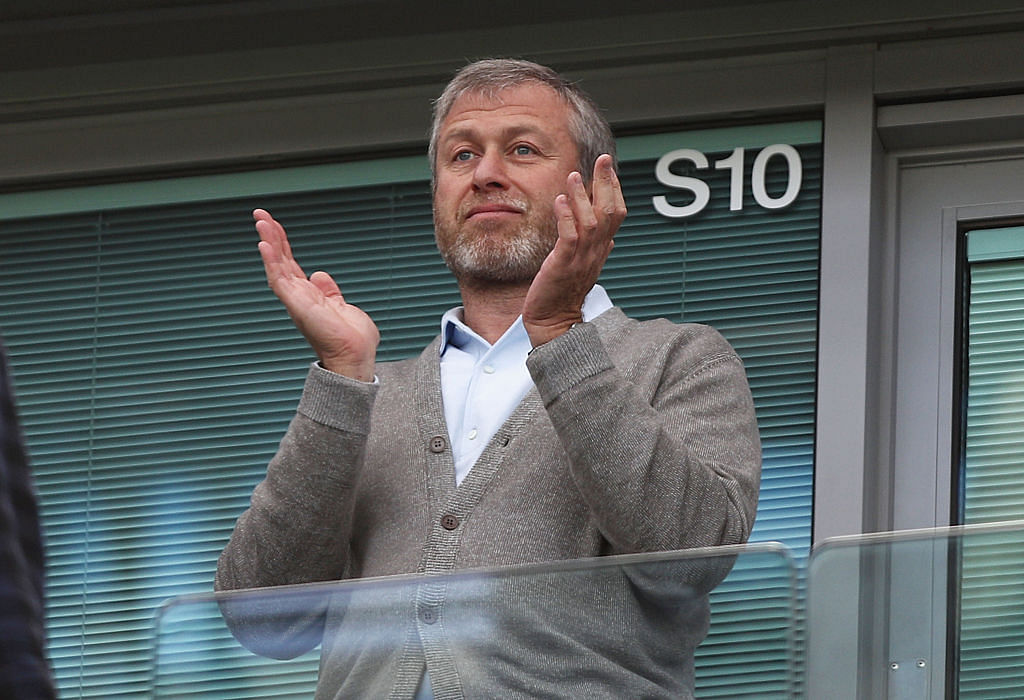 1. Roman Abramovich - Owner, Millhouse LLC and Chelsea F.C.  | $14.5 billion - 157th richest person | Carbon footprint: 31,199 tons of CO2