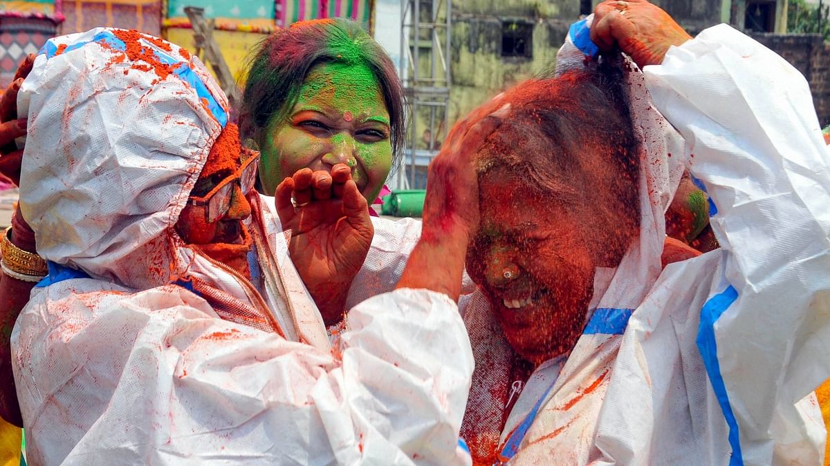 Kolkata: Women wore PPE kits while celebrating Holi. Credit: PTI Photo