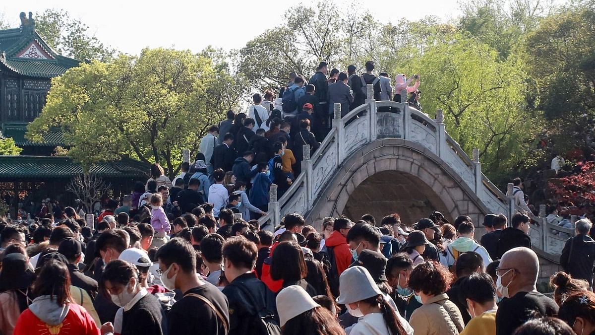 People visit the Slender West Lake Park in Yangzhou, in China's eastern Zhejiang province during the annual Qingming Festival holidays. Credit: AFP Photo