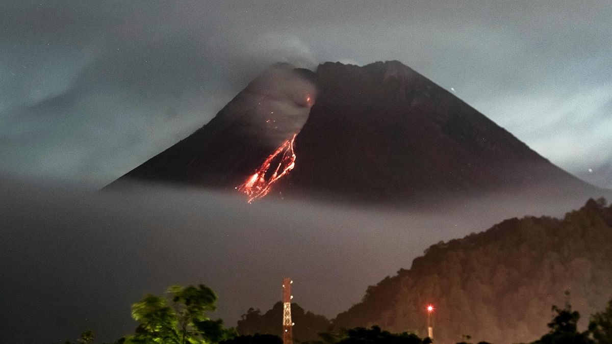 Lava flows down from the crater of Mount Merapi, Indonesias most active volcano, as seen from Kaliurang in Yogyakarta. Credit: AFP photo