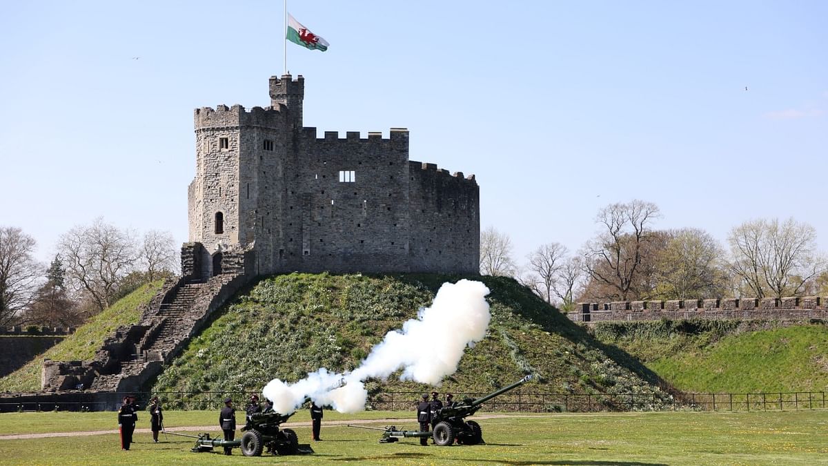 The gun salute at Cardiff Castle to begin and end the National Minute Silence immediately before the funeral service. Credit: Reuters Photo