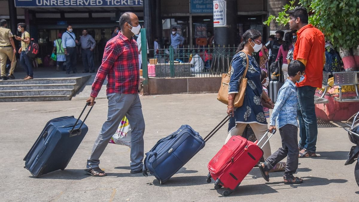 To curb the spread, Karnataka announced a state-wide weekend curfew on Tuesday. It also extended its night curfew from 9 pm to 6 am. | Credit: DH Photo/S K Dinesh