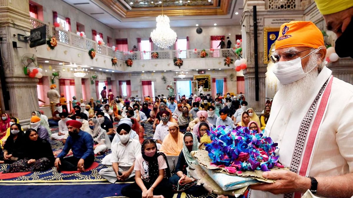 Prime Minister Narendra Modi offers prayers at Sis Ganj Sahib Gurudwara in Delhi. Credit: PTI