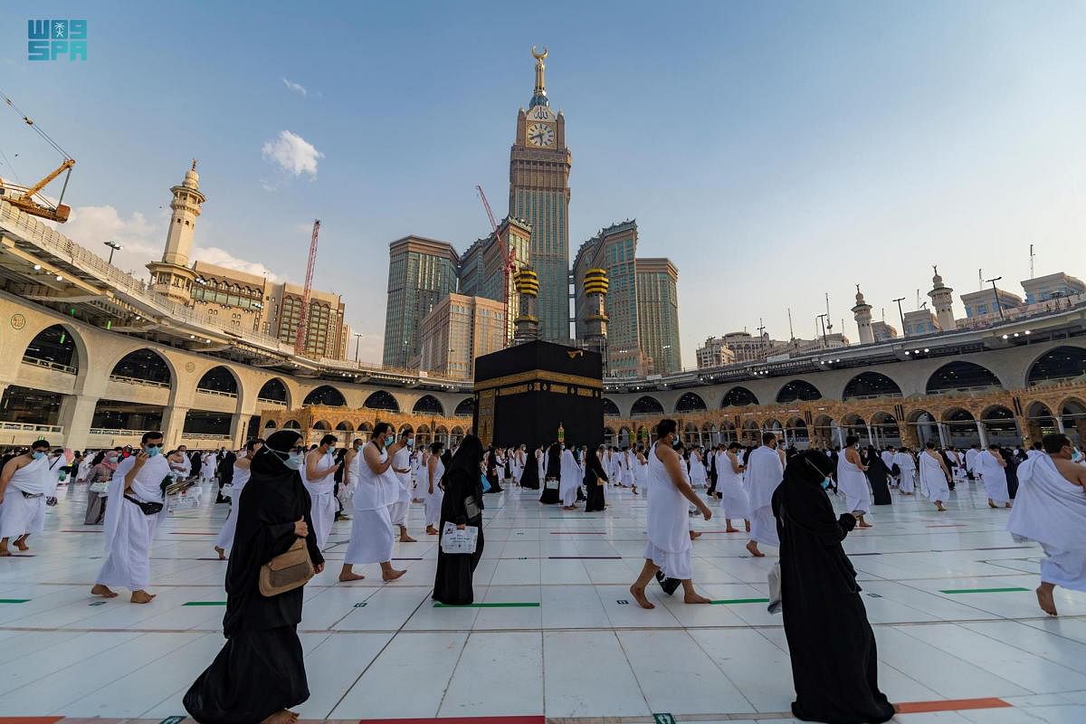 Muslims perform the Umrah in the last ten days of Ramadan, while maintaining social distancing due to coronavirus disease (COVID-19) pandemic, in the Grand Mosque, in the holy city of Mecca, Saudi Arabia, May 2, 2021. Credit: Reuters Photo