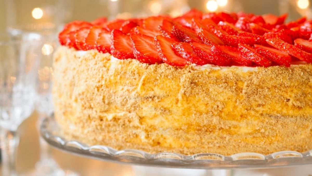 Strawberry Upside-Down Cake: Complete the treat for your mom with an easy peasy Strawberry Upside Down Cake. It is the most amazing and easy cake recipe you will ever make bursting with fresh strawberries!