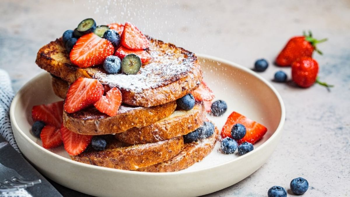 French toast: A healthy morning protein pack to kick start the day. French toast is a dish made of sliced bread soaked in beaten eggs and typically milk, then pan fried.