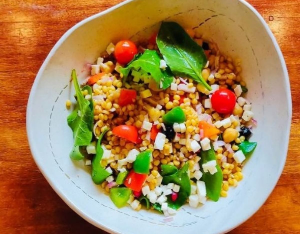 Farro salad with feta and blue berries - Grain salads are a lot like regular salads except that they’re bulked up with heart-healthy whole grains. In this salad, Farro is a nutrient-dense grain with little fat, plus it's high in fiber and high in protein. Such grain salads are hearty and nutritious and will keep you feeling full for hours.