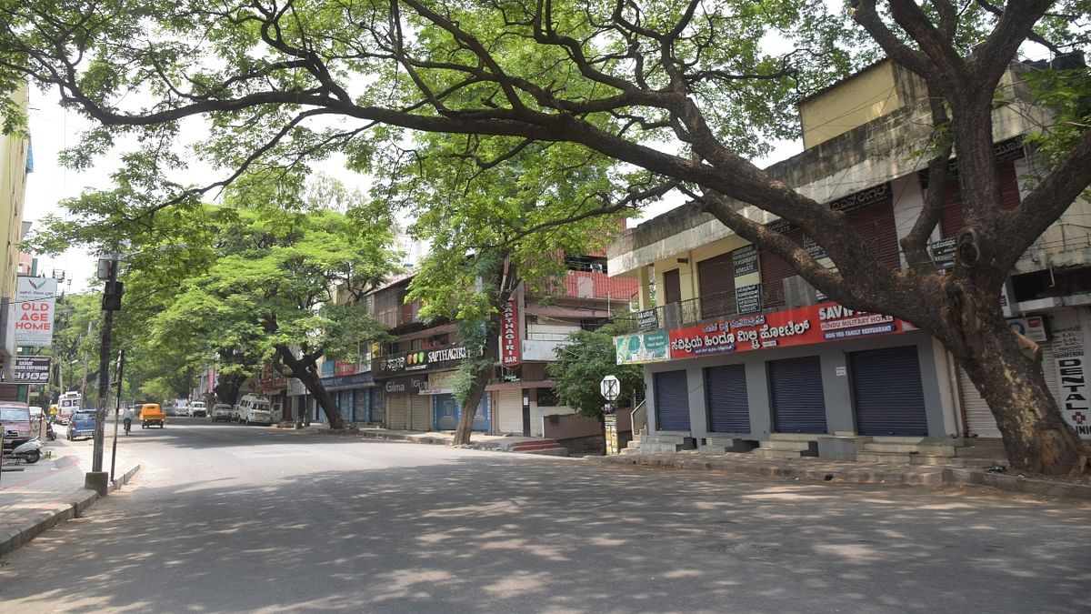 Rajajinagara, popular for its hustle and bustle also wore a deserted look.