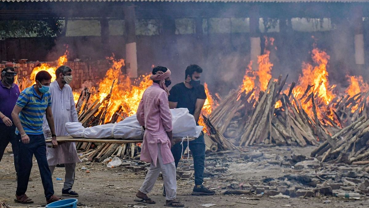 Mass cremation of Covid-19 victims at Ghazipur crematorium in New Delhi. Credit: PTI Photo