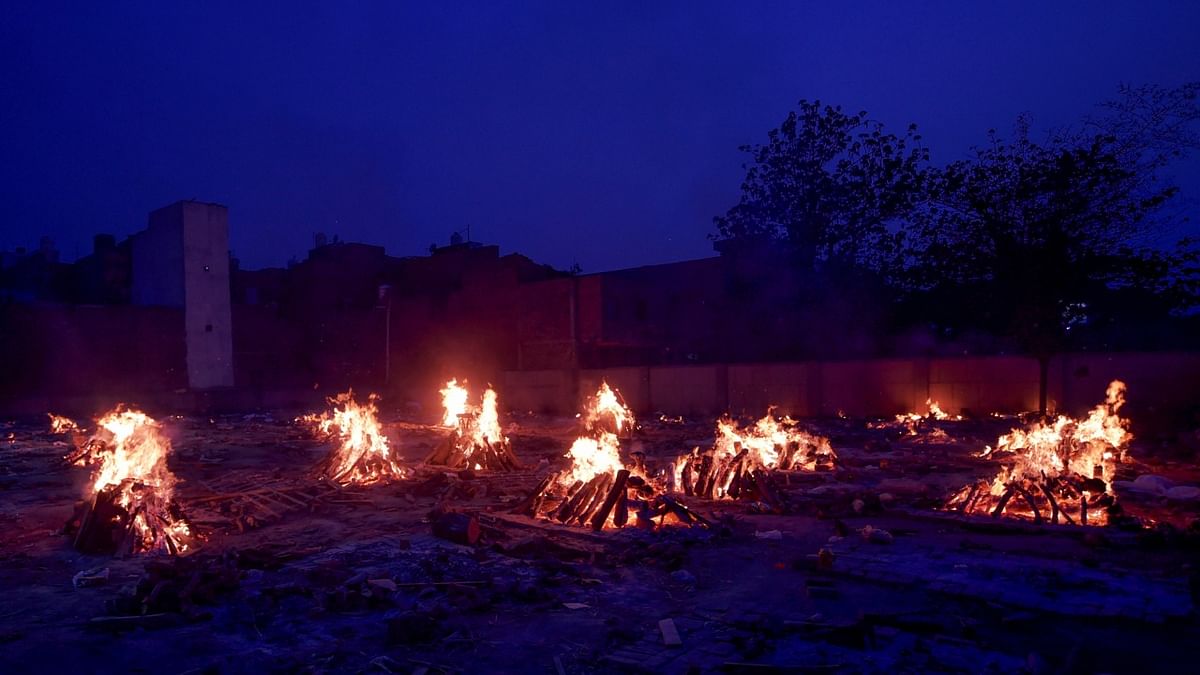 Mass cremation of Covid-19 victims and others, at Old Seemapuri Cremation Ground in New Delhi. Credit: PTI Photo