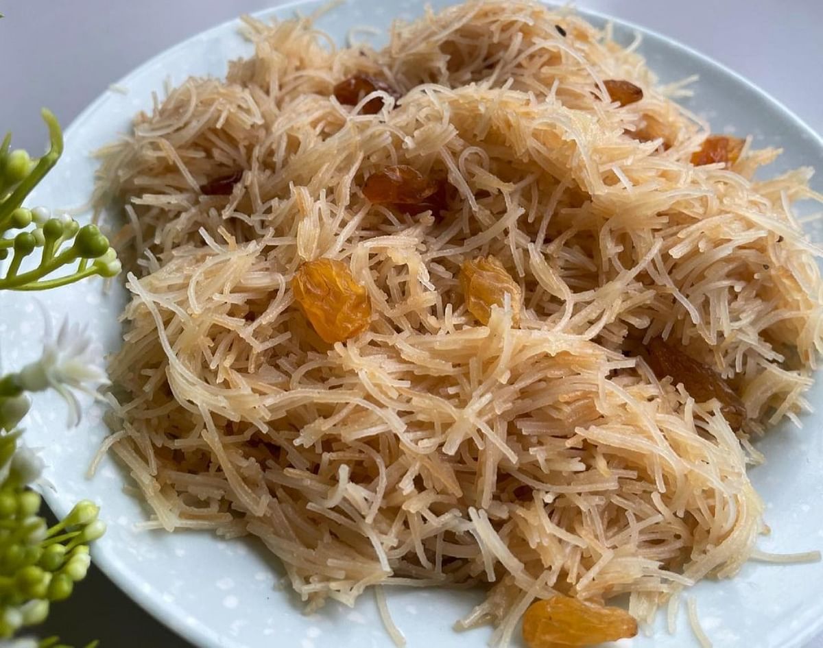 Dry Sewai: As the name suggests, dry sewai is a dessert which is prepared especially on the occasion of Eid-ul-Fitr. The dish is made by cooking fine vermicelli, almonds, and other dry fruits until they all fuse their flavours to make a delicious delight. Credit: Instagram/juhys.kitchen