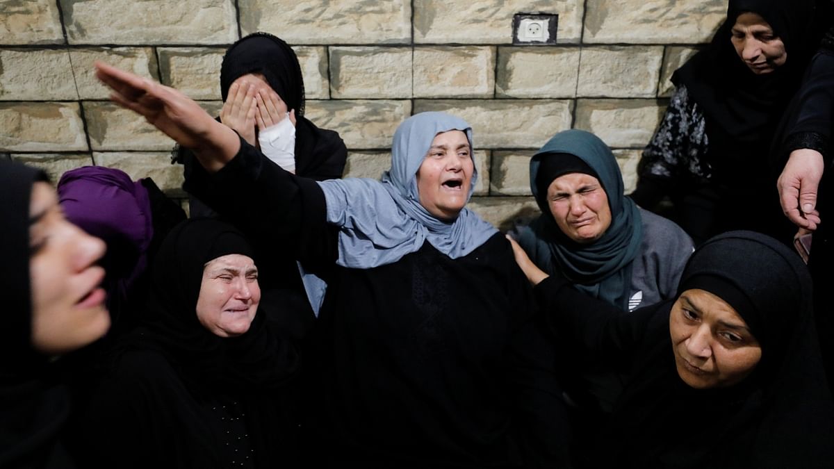 Family members mourn the death of Hussien al-Titi during his funeral.