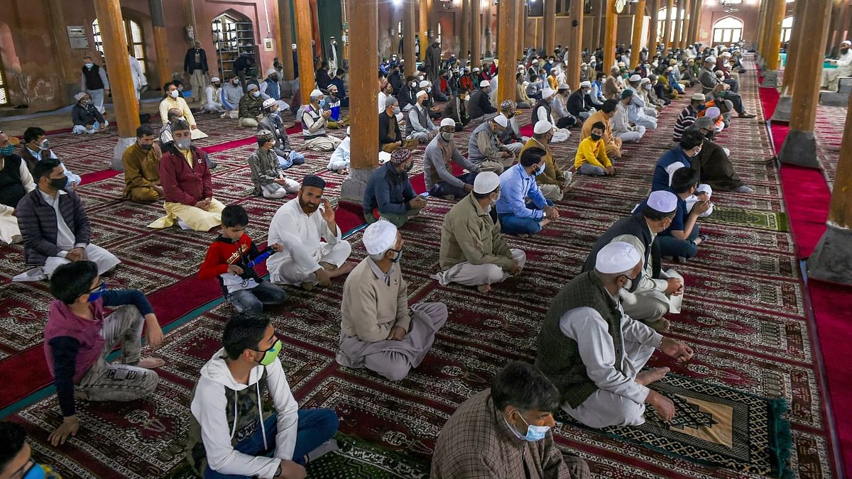 Muslim devotees offer prayers on the occasion of Eid-ul-Fitr to mark the end of Ramadan at Aali Masjid in Srinagar.