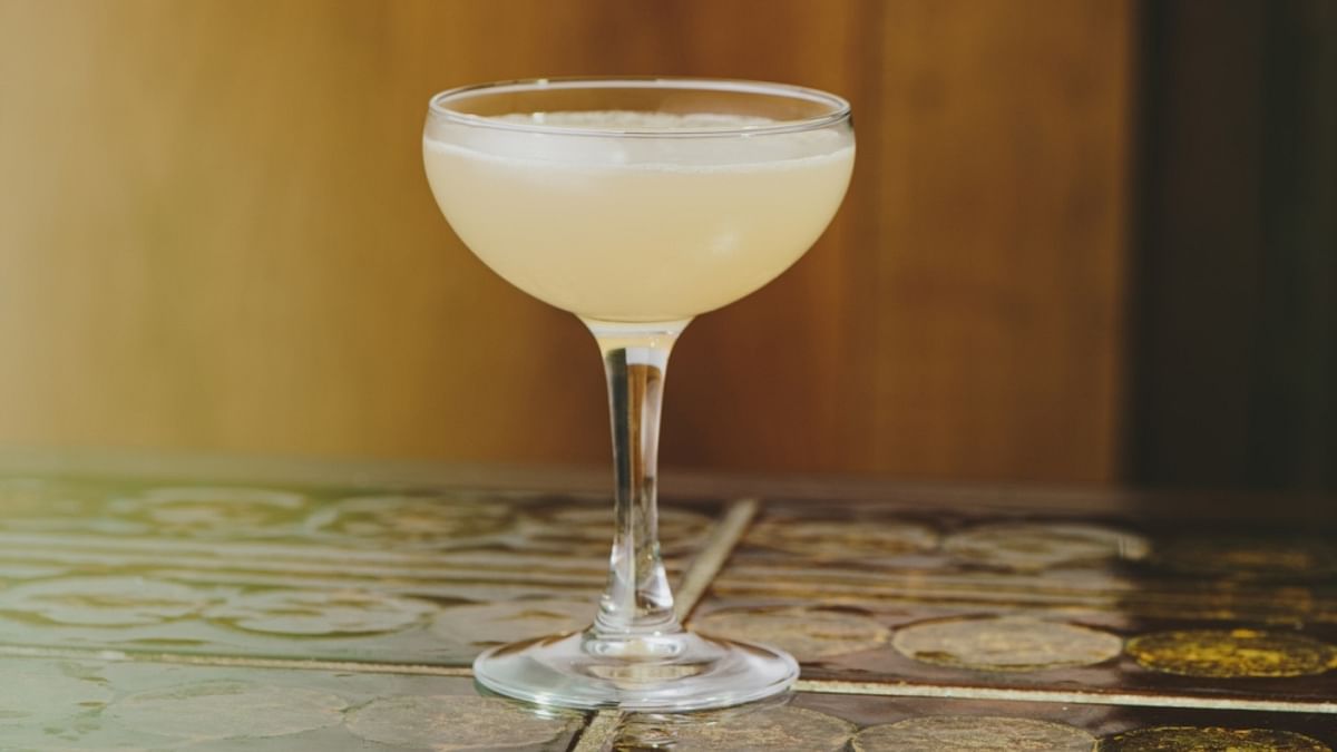 Shortie’s Dirty Daiquiri: A smoked-out daiquiri combining Ardbeg 10, cloudy apple juice, fresh lime juice and vanilla syrup to balance all that citrus and peat. All the smoke character of smoky fruits, balanced to perfection.