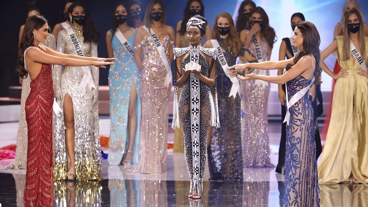 Miss Mexico Andrea Meza and Miss Universe Brazil Julia Gama gesture as  Miss Universe 2019 Zozibini Tunzi look on.