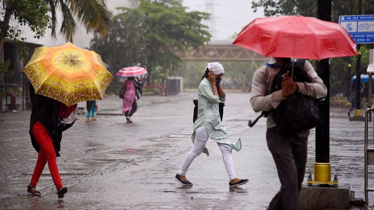 Heavy rains and gusts due to Cyclone Tauktae, at Vashi in Navi Mumbai. Credit: PTI