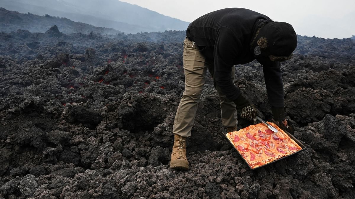 In Pics | Guatemalan Man serves pizza cooked on volcano's molten lava