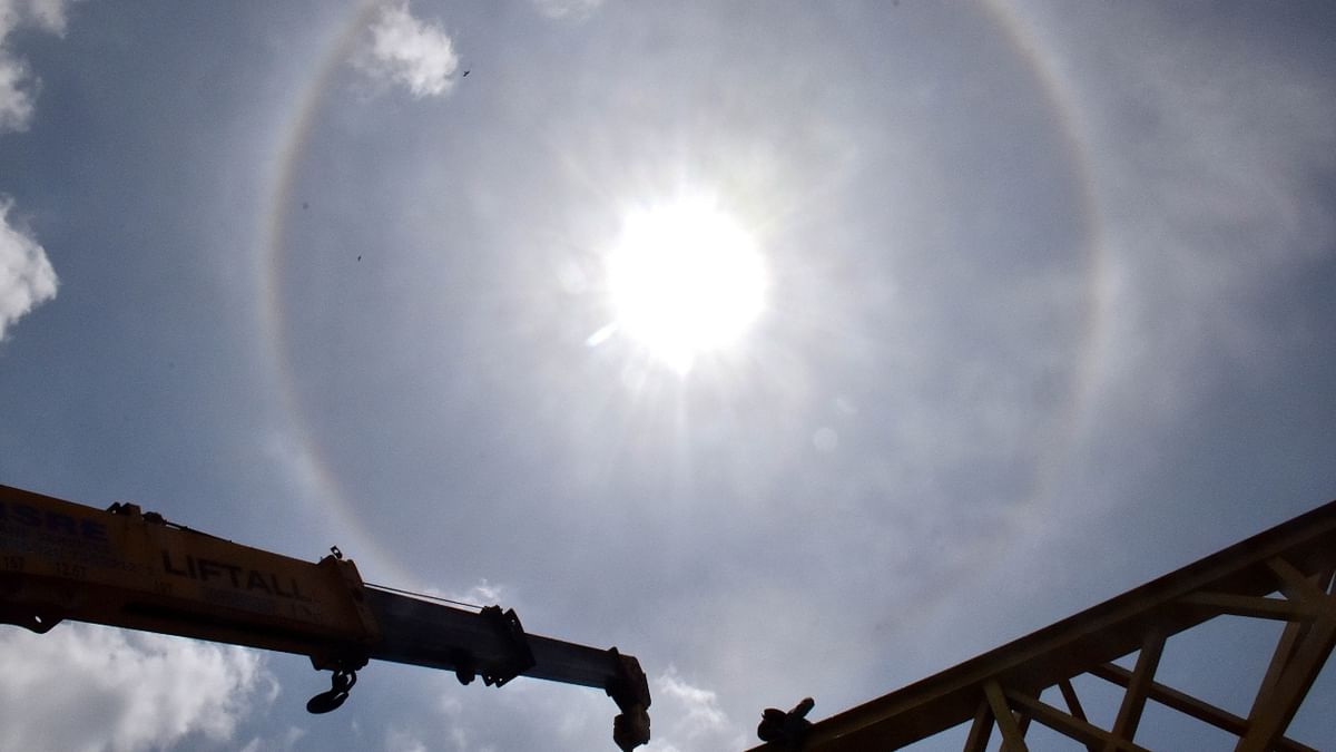 Bengalureans were left awestruck as they witnessed a rare optical phenomenon – Sun Halo across the city on May 24. Credit: DH Photo