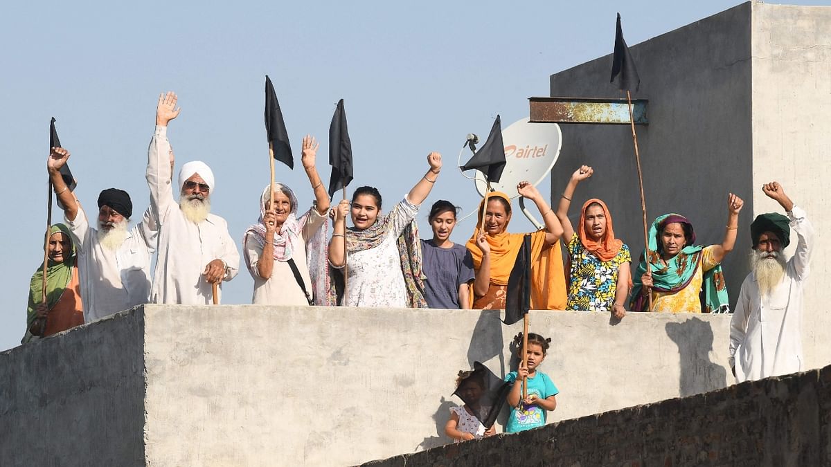 Farmers in Punjab and Haryana put up black flags atop their houses. Credit: AFP Photo
