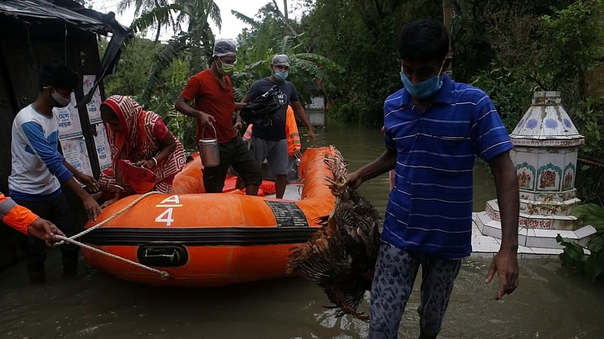 Indian army & coast guard have all been working tirelessly with local volunteers to help people affected by cyclone Yaas in West Bengal and Odisha. Credit: Reuters Photo