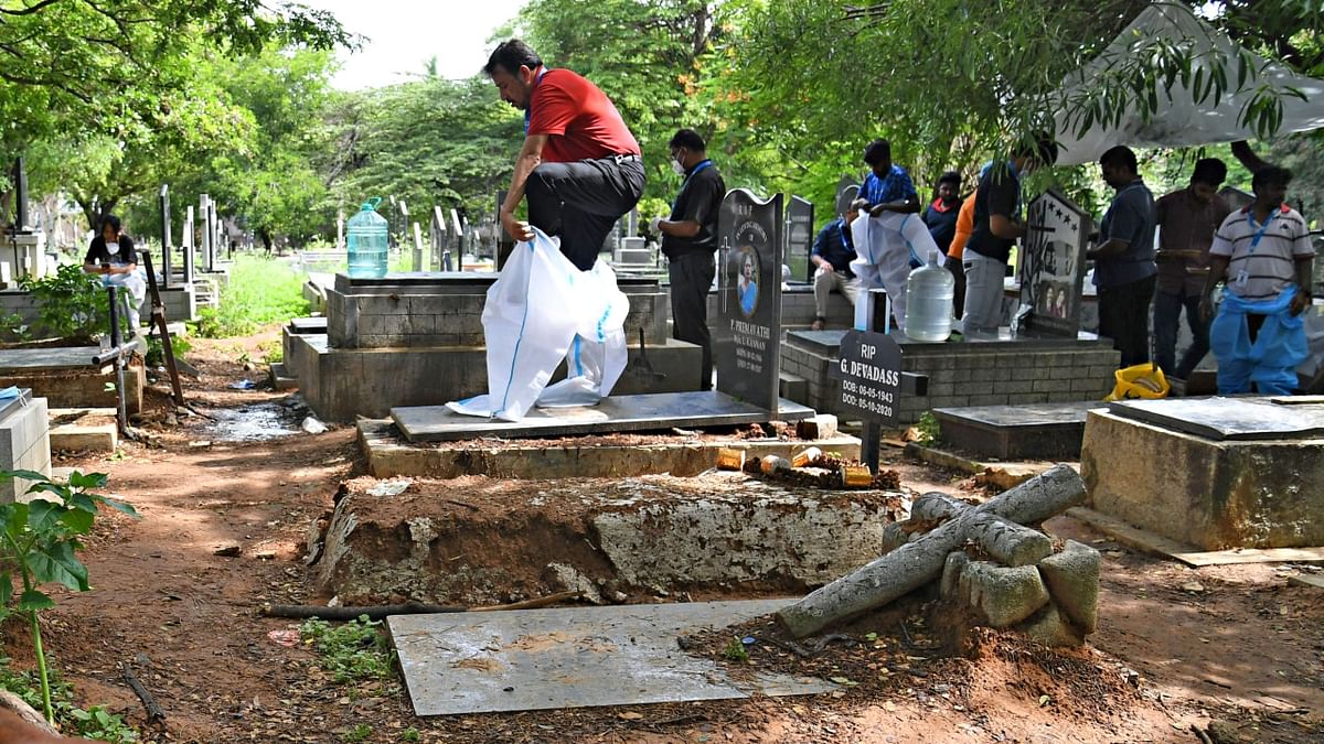 The volunteer group performs last rites and funerals for those who died of Covid.