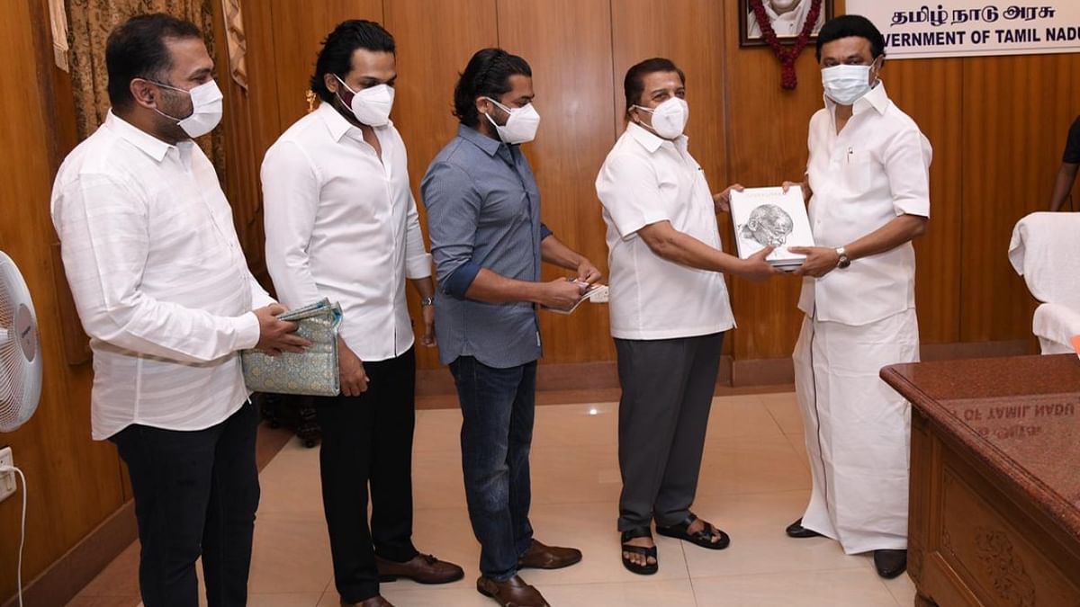 Actor Sivakumar and his sons, Suriya and Karthi, met MK Stalin and donated Rs 1 crore to Tamil Nadu Chief Minister's Relief Fund.