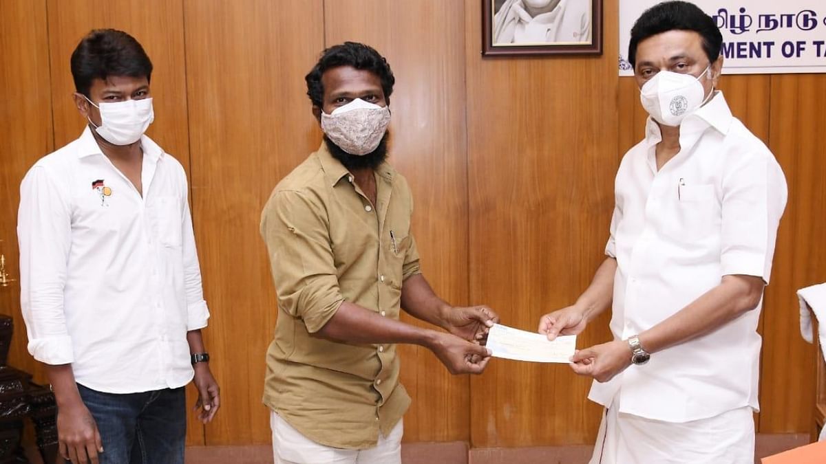 'Asuran' filmmaker Vetrimaaran donated Rs 10 lakh to Tamil Nadu Chief Minister's Relief Fund.