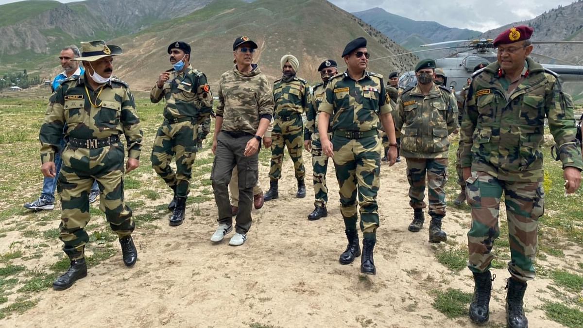 Bollywood superstar Akshay Kumar visited the remote Tulail area along the Line of Control (LoC) in Gurez Valley, Bandipora, Jammu and Kashmir. Credit: Twitter/AkshayKumar
