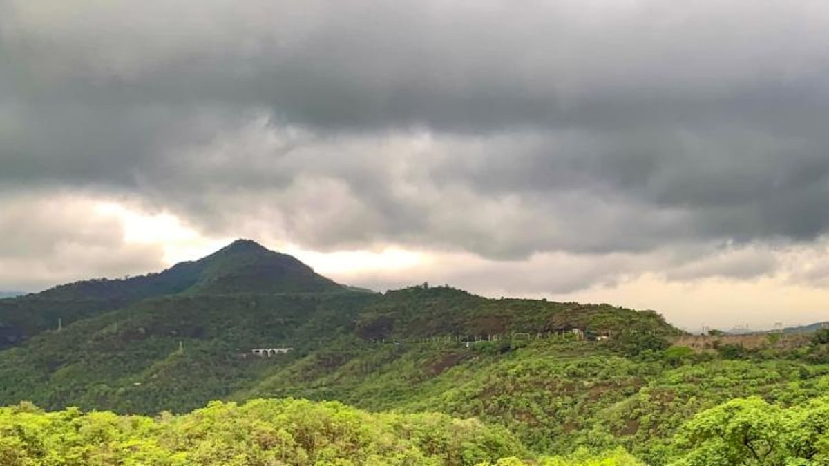 Now, passengers on Mumbai- Pune route can enjoy the scenic beauty and experience being with nature while passing  Matheran hill (Near Neral), Songir hill (near Palasdhari), Ulhas River (near Jambrung), Ulhas Valley, areas of Khandala, Lonavala, etc. and the waterfalls , tunnels on South East Ghat section.