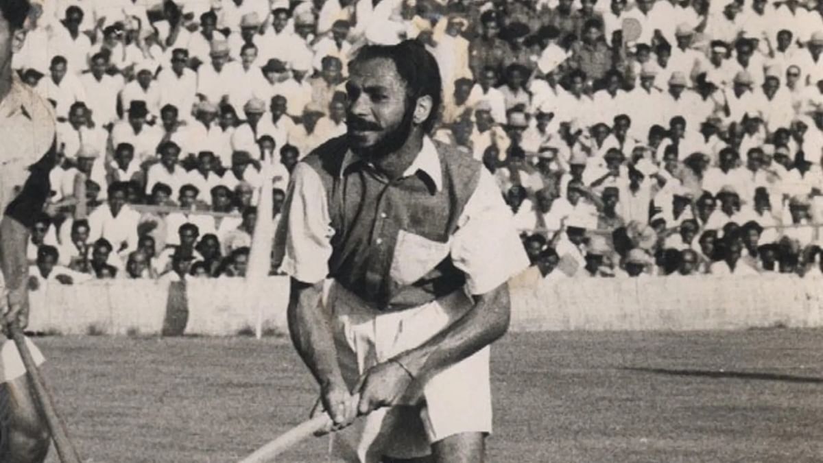 Hockey player Balbir Singh Senior carried the tricolor during Olympics in 1952. Credit: Twitter/BalbirSenior
