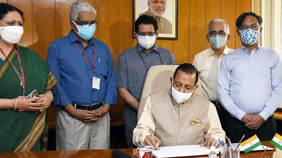 Jitendra Singh took charge as the Minister of State (Independent Charge) for Science and Technology.
