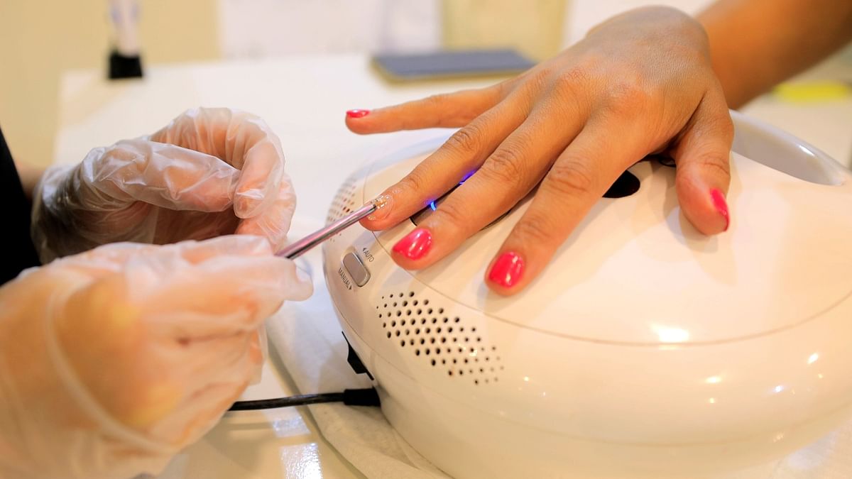 'Microchip manicure' turns nails into a data storage unit