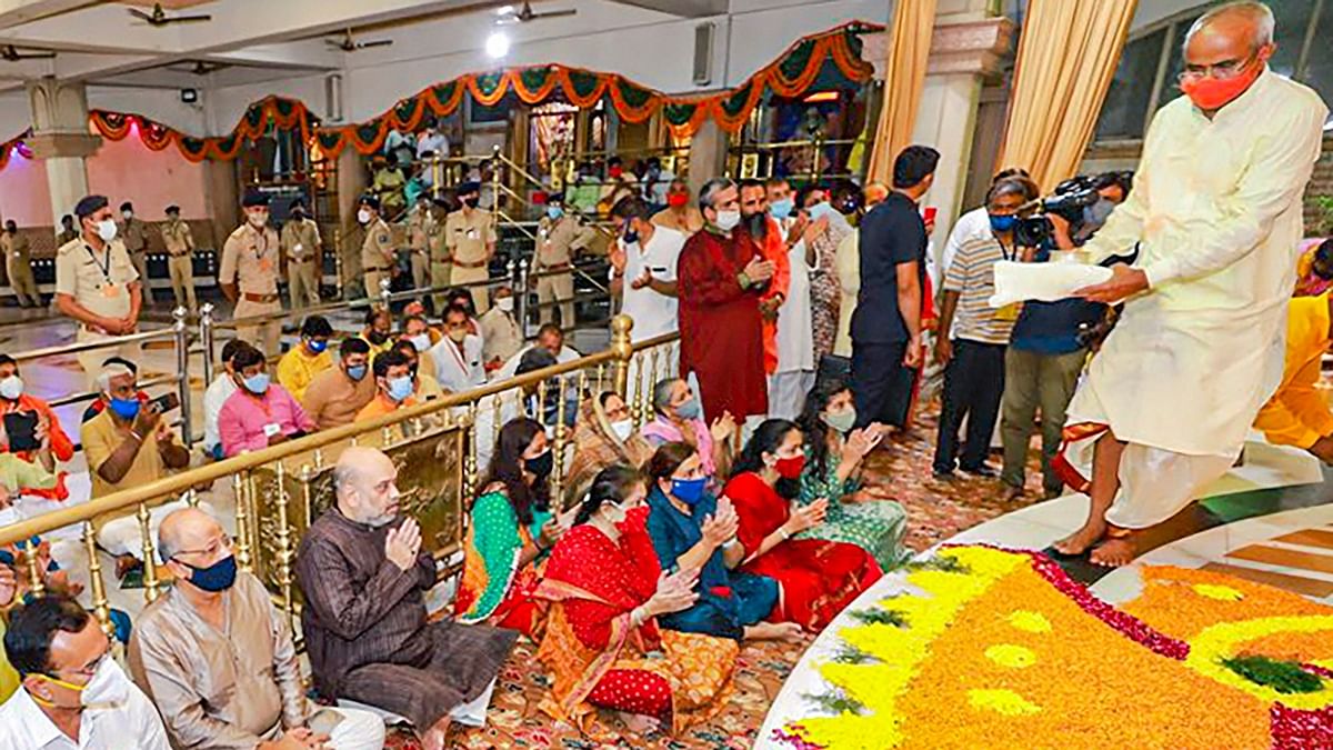 Amit Shah offers prayers at Jagannath temple in Ahmedabad. Credit: Twitter/@AmitShah